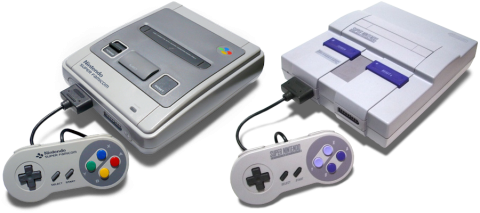 Photo de la Super Famicom japonaise et de la Super NES américaine